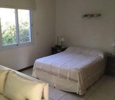 La Poblacion Apartment | Arcángeles del Oeste - Descanso al pie de la montaña