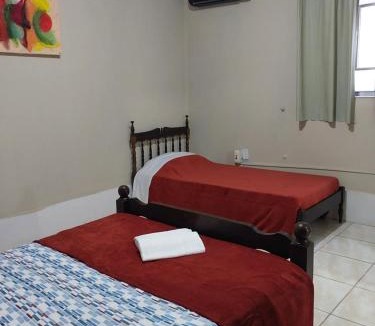 Centro House | Básico e funcional, com 2 ambientes, sem fogão, com garagem, zona nobre