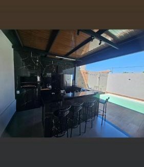 Aracatuba House | Baza um lugar perfeito para descansar, piscina aquecida solar, ar condicionado, garagem coberta e etc