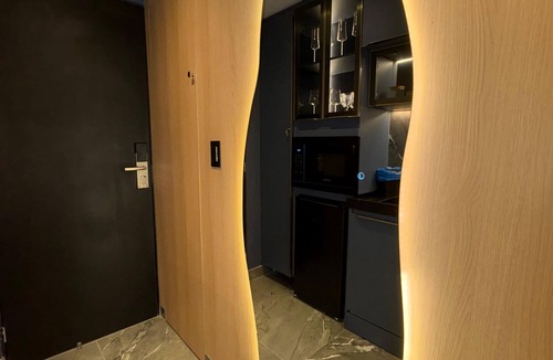 Jardim Oceania Apartment | Beachfront apartment with private bathtub.