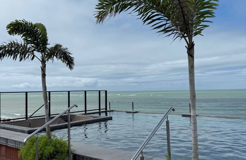 Jardim Oceania Apartment | Beachfront apartment with private bathtub.