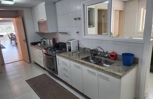 Centro Apartment | Beachfront Apartment in Pitangueiras Beach, Guarujá - Maison La Plage Building