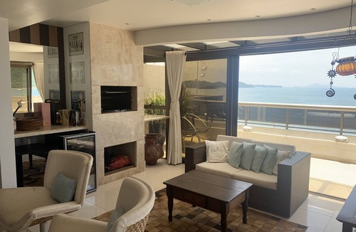 Barra Sul Apartment | Beachfront apartment with daily cleaning service.