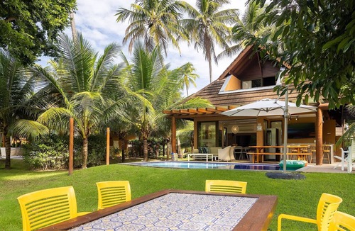 Praia dos Carneiros House | Beachfront Bungalow with Staff in Carneiros