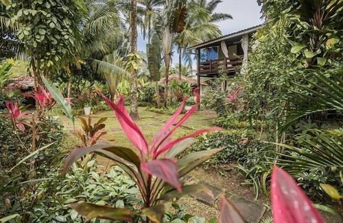 Gamboa Ski Chalet | Beachfront chalet with garden.