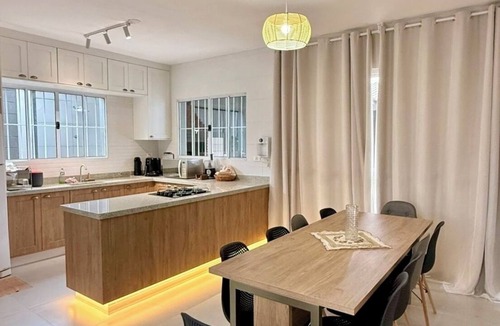 Centro House | Beachfront/foot-in-the-sand house on Indaiá beach for up to 18 people