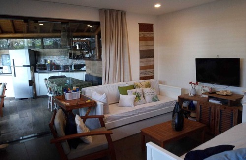 Itacimirim House | Beachfront house in a gated community.
