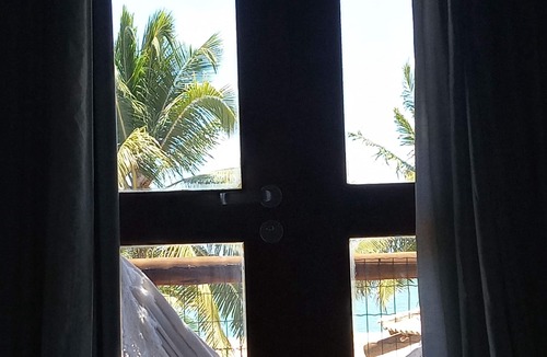 Itacimirim House | Beachfront house in a gated community.