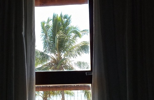 Itacimirim House | Beachfront house in a gated community.