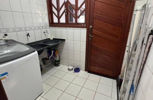 Piuma House | Beachfront property with ocean view in Piúma, near Iriri, sleeps up to 23 people with camping facilities.
