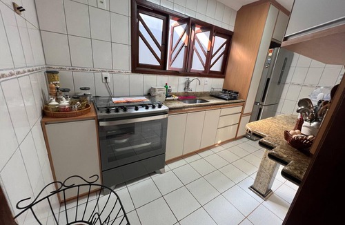 Piuma House | Beachfront property with ocean view in Piúma, near Iriri, sleeps up to 23 people with camping facilities.