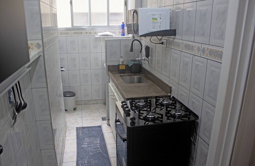 Aparecida Apartment | Beachfront studio apartment on Aparecida beach, Santos, with fast Wi-Fi.