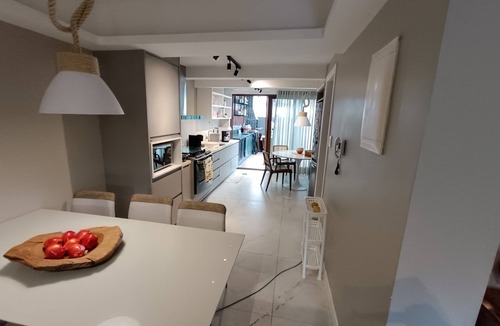 Flamengo House | Beautiful 3-bedroom house on the beachfront.