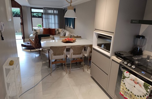 Flamengo House | Beautiful 3-bedroom house on the beachfront.