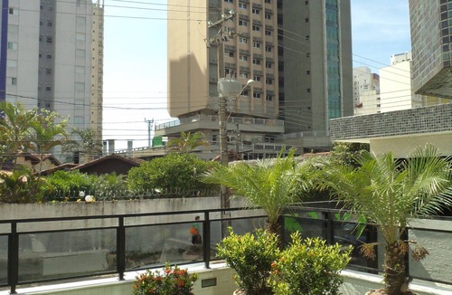 Asturias Apartment | Beautiful apartment. Asturias-Guarujá, with balcony and free Wi-Fi, 150 m from the beach.