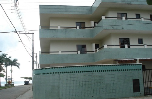 Toninhas Apartment | Beautiful Apartment in front of Toninhas Beach in Condominium with Pool
