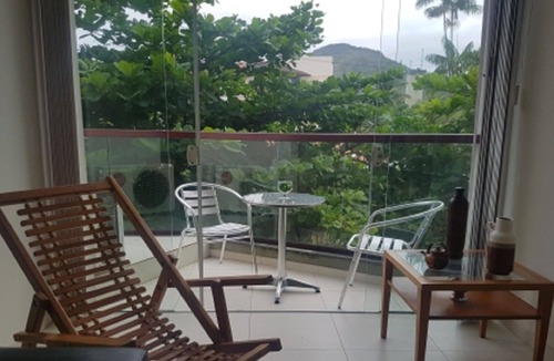 Praia da Enseada Apartment | BEAUTIFUL FIT FOOT IN THE SAND