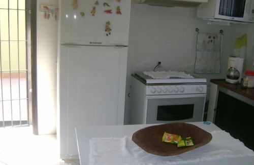 Jardim Britania House | Beautiful townhouse with pool 100 m from the beach, sleeps 14 people