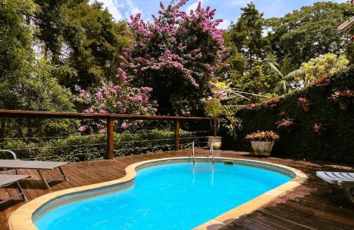 Carapicuiba House | Belíssima casa com piscina na Granja Viana