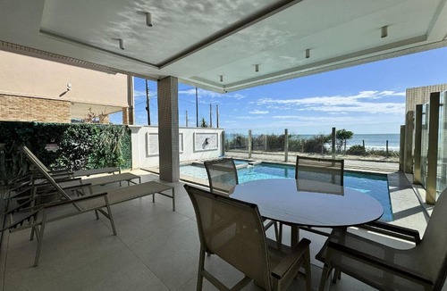 Governador Celso Ramos Apartment | Bellagio Home, apartamento de frente para o mar, com uma vista incrível para a Praia de Palmas