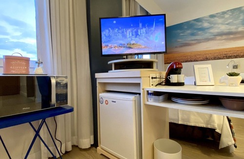 Alphaville Industrial Apartment | Beautiful Renovated Flat in Alphaville with wifi+1 space