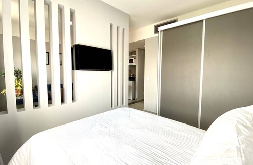 Alphaville Industrial Apartment | Blue Style Flat @ Alphaville With Wi-Fi and A/C