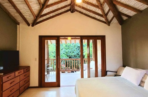 Arraial d'Ajuda Cottage | Arraial d'ajuda - house with 4 bedrooms - central area - near Rua Mucugê.