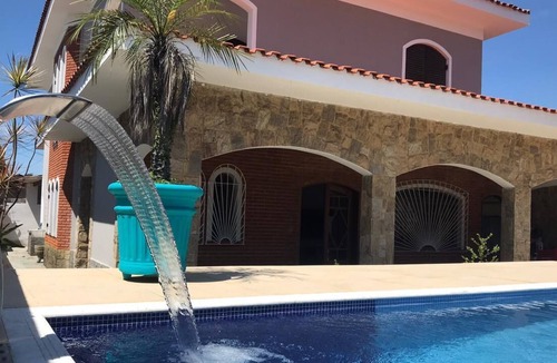 Guaruja House | Beautiful townhouse with barbecue and pool