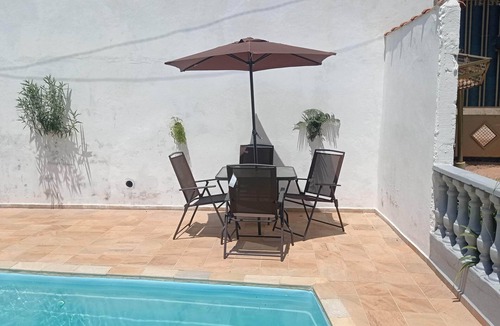 Itapecerica da Serra Cottage | Recanto da Floresta Country House. House surrounded by nature for the whole family.