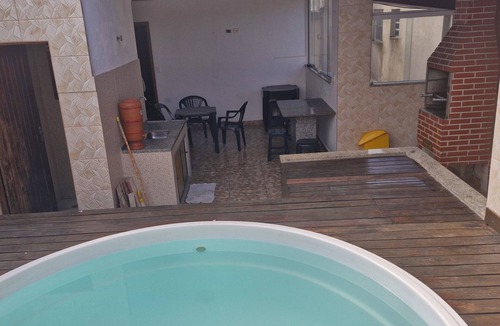 Caraguatatuba House | Sobrado Ventilado, Local Familiar, há 5min da Praia das Palmeiras, Aceita pet