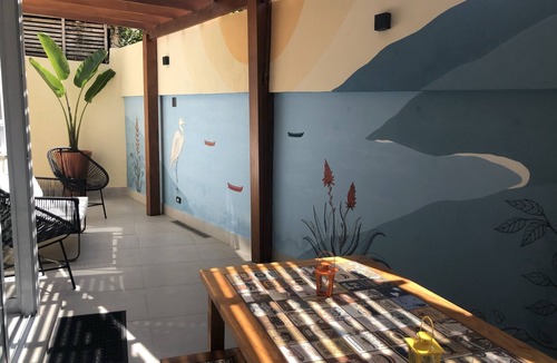 Sao Sebastiao House | Casa confortável, decoração impecável à 400m da praia. Condominio com piscina