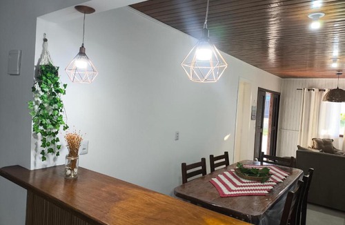 Balneario Arroio do Silva House | Branca - Refúgio com Bilhar, Churrasco e Vista Mar