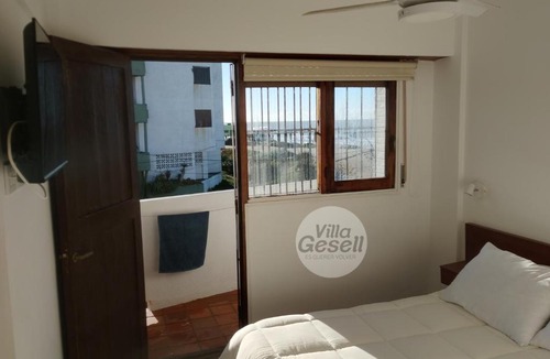 Villa Gesell Apartment | Bright beachfront apartment with ocean view