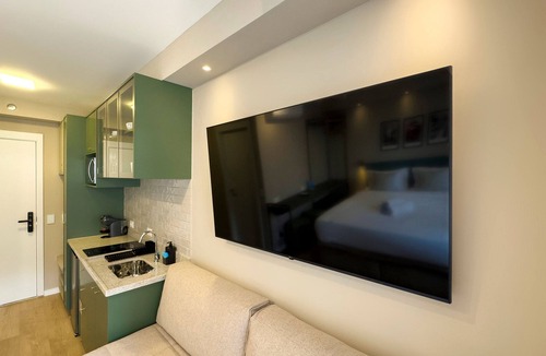 Santo Amaro House | Brooklin Studio: US Consulate & Racetrack