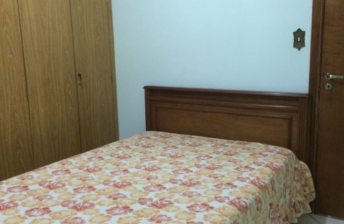 Gonzaga Apartment | Building in front of Praia do Gonzaga in Santos, between channels 2 and 3.