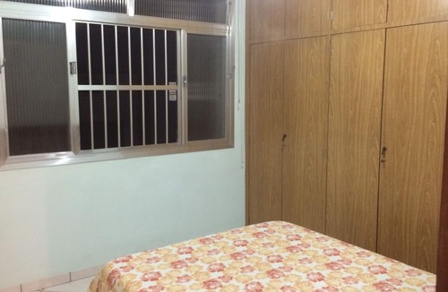 Gonzaga Apartment | Building in front of Praia do Gonzaga in Santos, between channels 2 and 3.