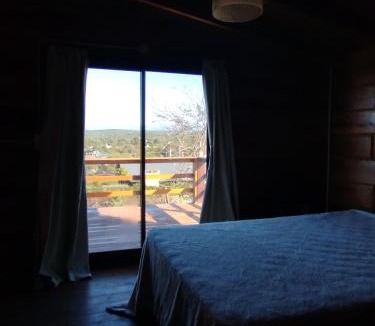 Villa General Belgrano Ski Chalet | Cabaña de quebracho de dos pisos