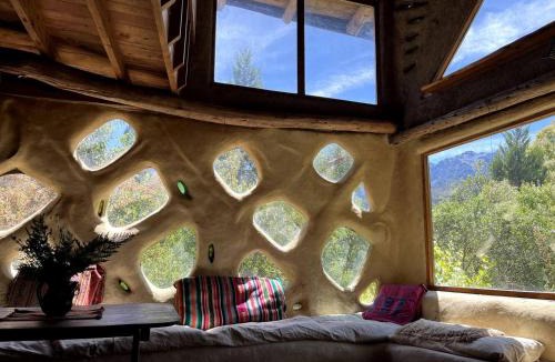 Cushamen Department Ski Chalet | Cabaña de barro con Bosque, rio, arte y apicultura