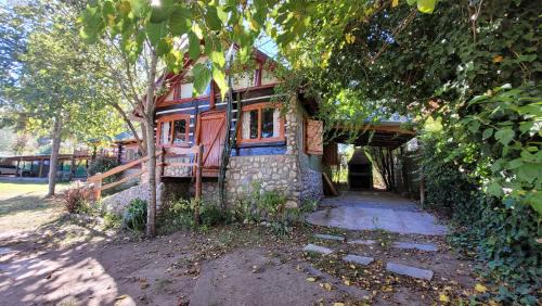 Huerta Grande House | cabaña de sierras- tronco piedra