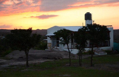 Capilla del Monte Hotel | Cabañas Los Relinchos