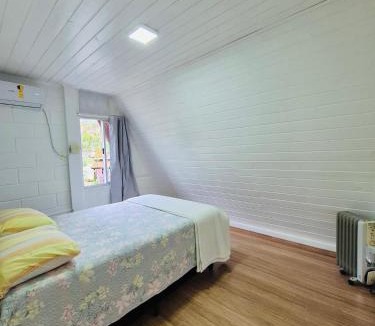 Guarda do Embau House | Cabana Amarela Guarda do Embaú