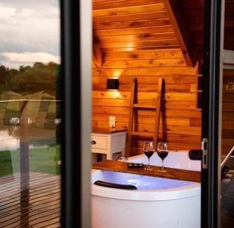 Nova Petropolis Ski Chalet | Cabana Terra - Hidro, Café da manhã, Vista para o lago