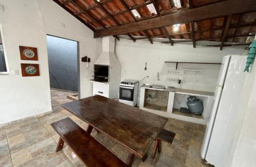 Toninhas House | Casa 150m da Praia das Toninhas Com Churrasqueira