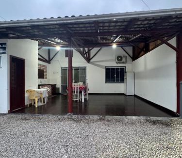 Zimbros House | Casa 2 quartos em Zimbros - Bombinhas SC
