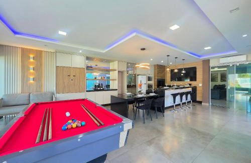 Vila Yolanda House | Casa 3 Suítes Lazer piscina e sinuca prox Centro