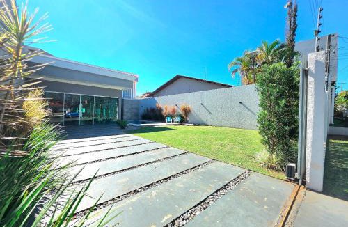 Vila Yolanda House | Casa 3 Suítes Lazer piscina e sinuca prox Centro