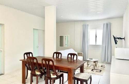 Governador Celso Ramos House | Casa acesso privado a praia! 20 m. do mar! BI09I