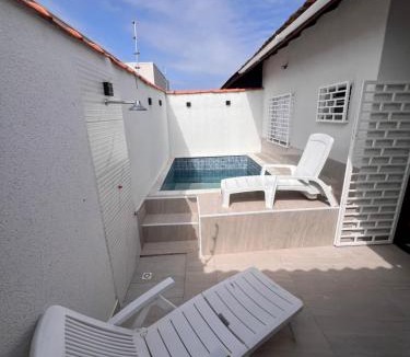 Cibratel II House | Casa Aconchegante em Itanhaem- Piscina e Churrasqueira 10 pessoas