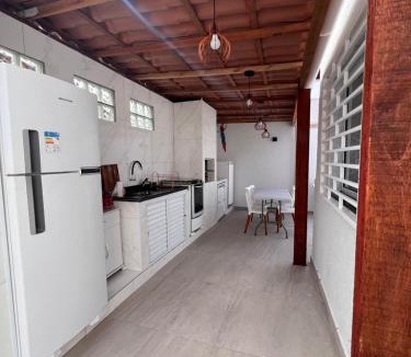 Cibratel II House | Casa Aconchegante em Itanhaem- Piscina e Churrasqueira 10 pessoas
