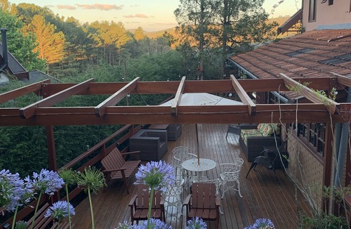 Vila Poran Cottage | Casa Alto Capivari, Condomínio 6 Suites, Wi-fi Free, Vista Montanha10m do Centro